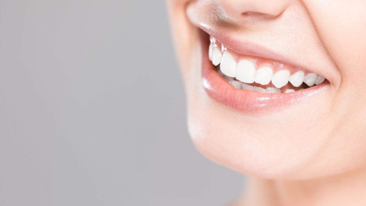 A-Brighter-Smile_-Exploring-Cosmetic-Teeth-Whitening-Options-1200x675.jpg